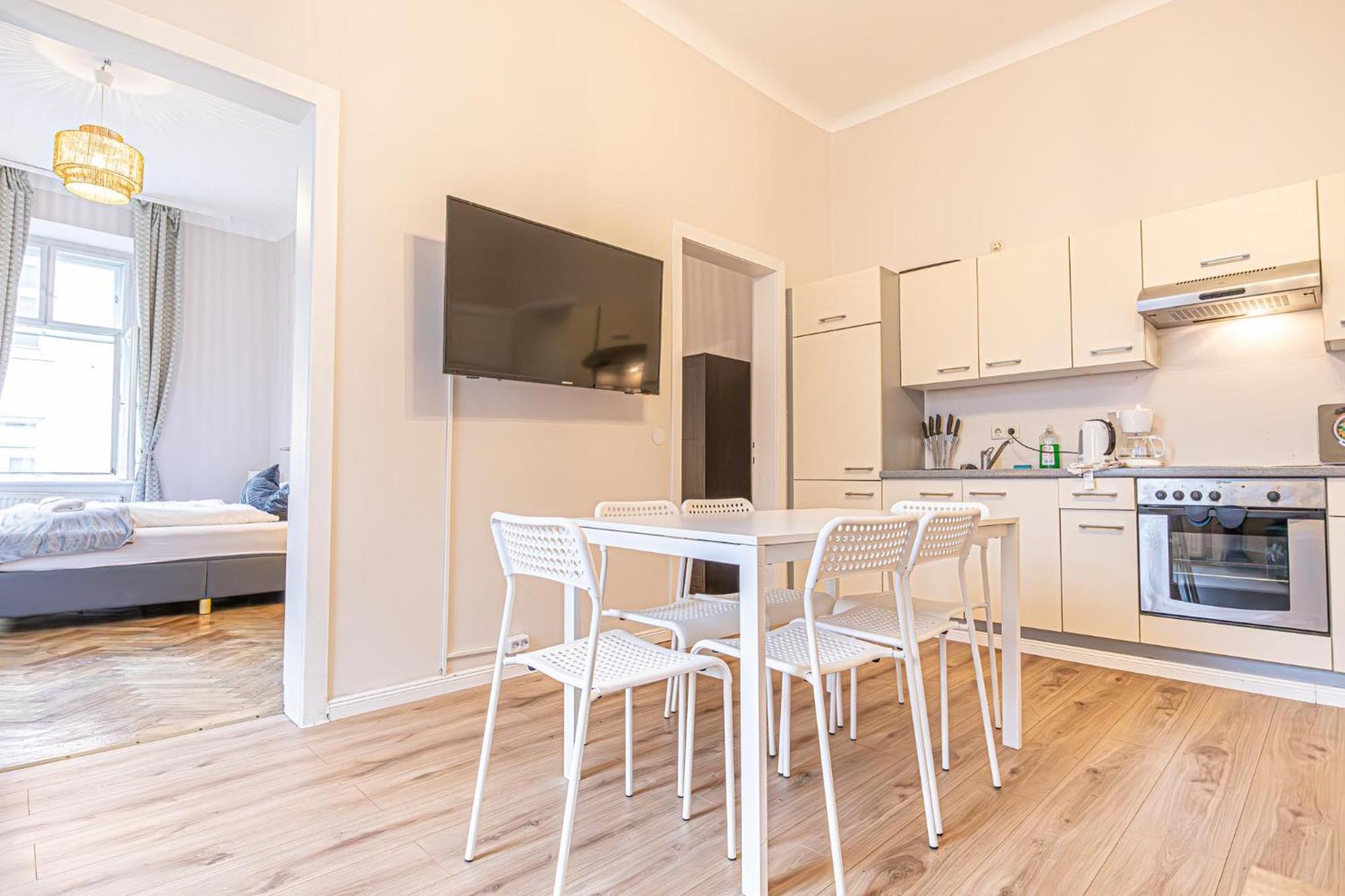 Comfortable 2br & 1lr In Apartment