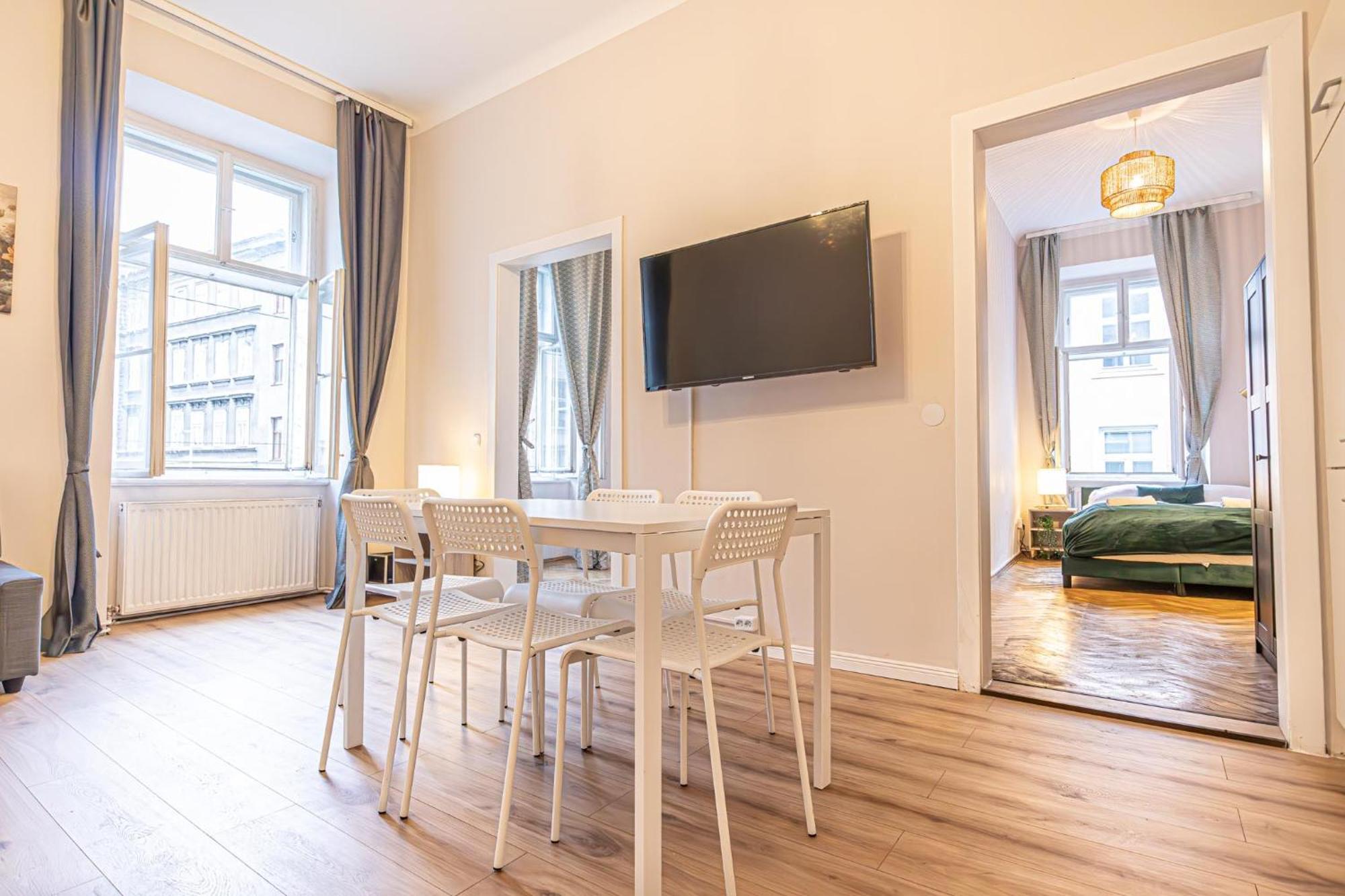 Comfortable 2br & 1lr In Apartment Wien